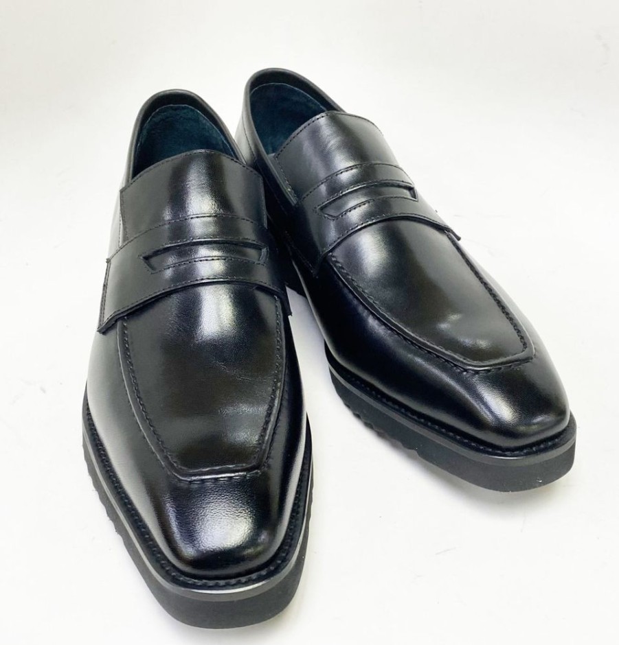 Carrucci by Maurice Style: 518-03-Black | Loafers