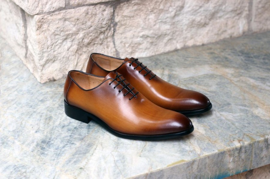 Carrucci by Maurice Style: 505-12-Cognac | Lace-Ups