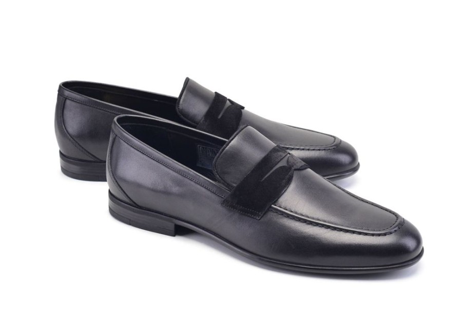 Pelle Pelle Calfskin Slip-On Loafer Black | Lace-Ups