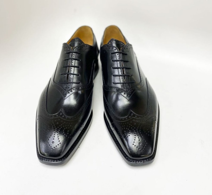 Ugo Vasare Calfskin "Luke" Wingtip Oxford Black | Lace-Ups